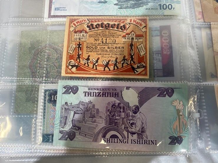 #40311-•-foreign-currency-bank-notes-image-143