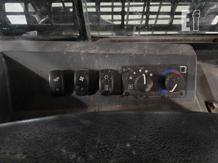 2022-deere-650k-lgp-image-20