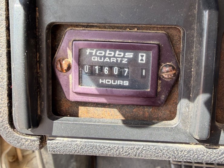#19-•-1994-kodiak-bucket-truck-image-4