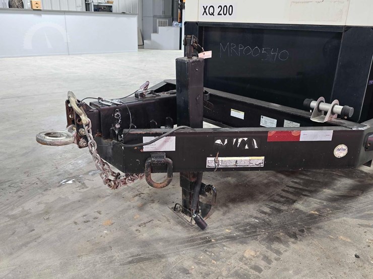 2014-caterpillar-xq200-2-image-19