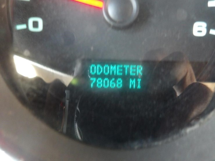 2013-chevrolet-silverado-2500-image-15