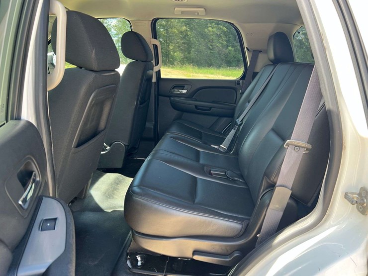 2012-chevrolet-tahoe-image-15
