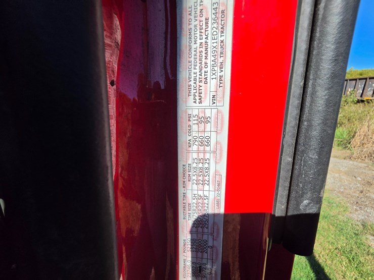2014-peterbilt-579-image-40