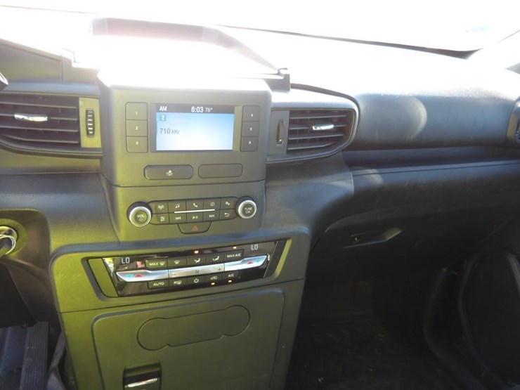2020-ford-explorer-image-29