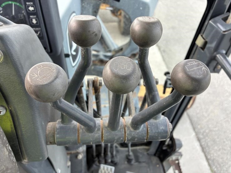 2005-deere-772d-image-34