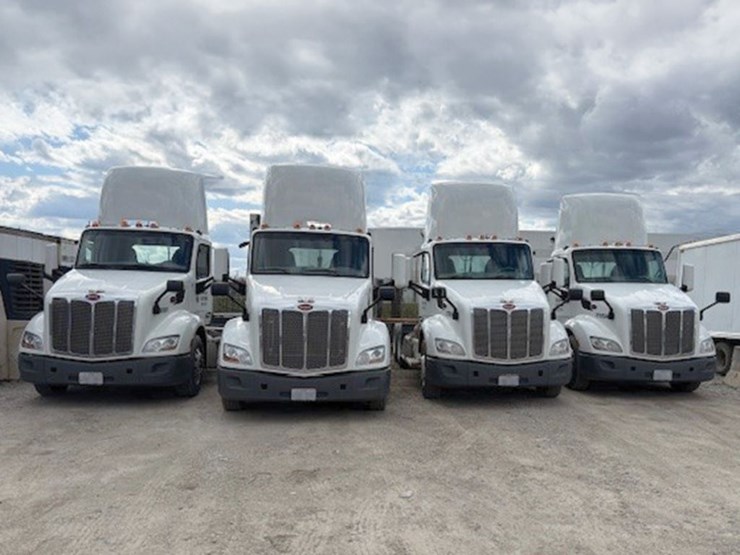 2018-peterbilt-579-image-1