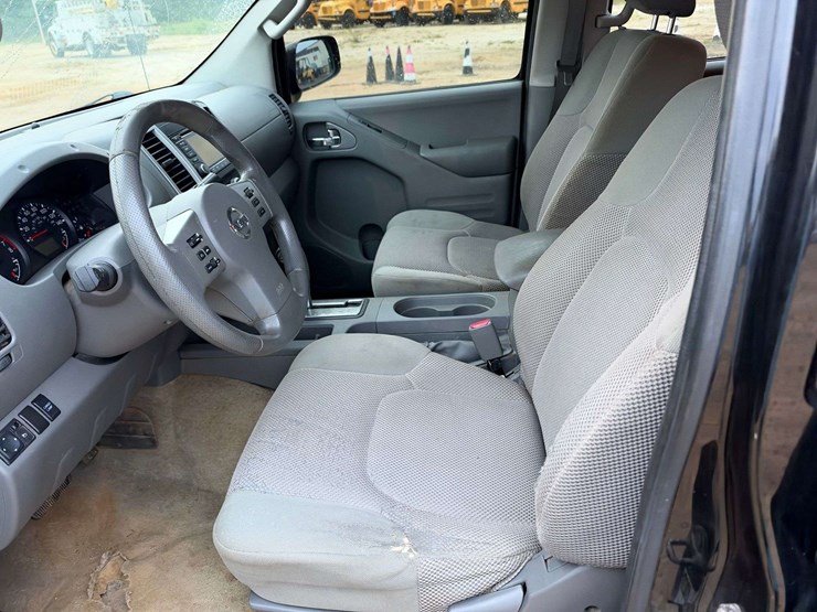 2015-nissan-frontier-image-10