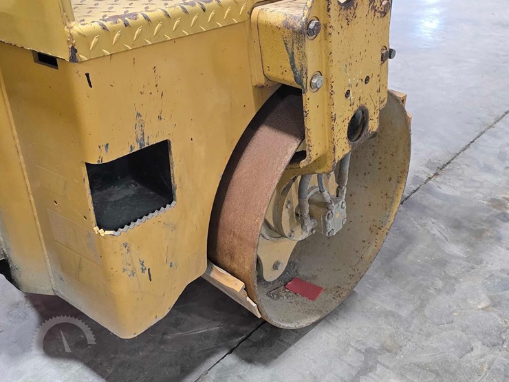 caterpillar-cb24b-image-15