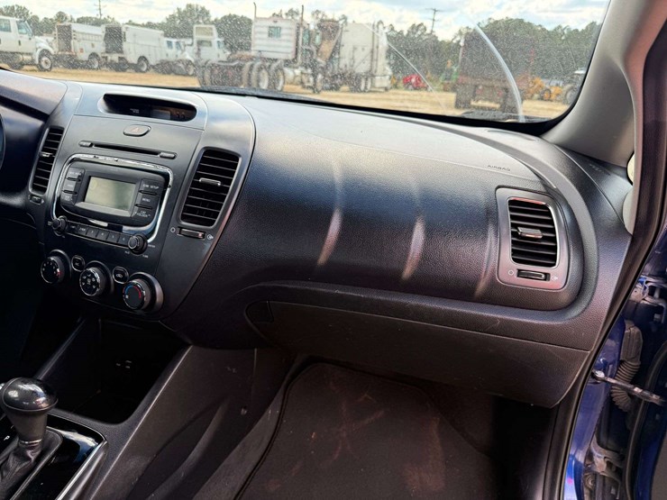 2017-kia-forte-4-door-sedan-(101,833-miles)-image-24