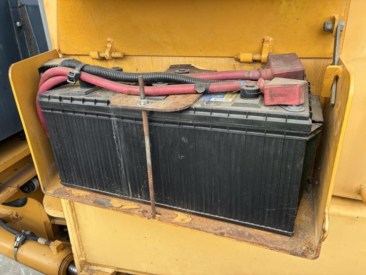 2005-deere-772d-image-24