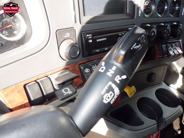 2021-kenworth-t680-image-16