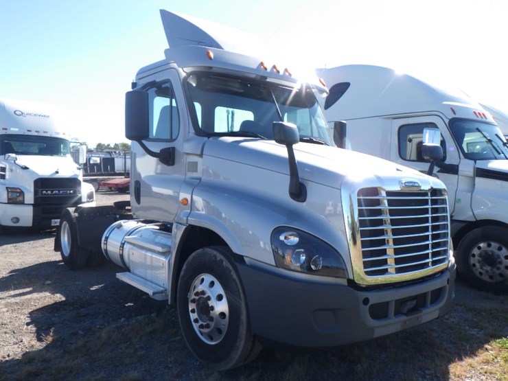 2018-freightliner-cascadia-125-image-3