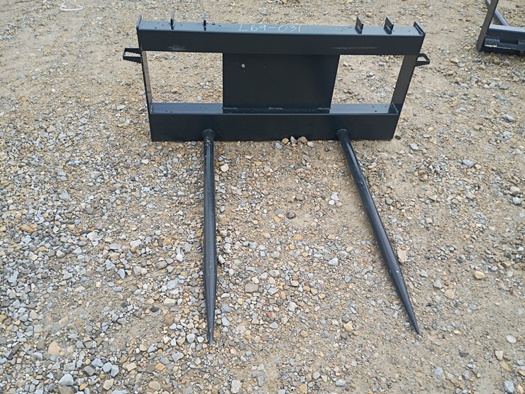#l69-031-•-jct-bale-spear-skid-steer-attachment-image-1
