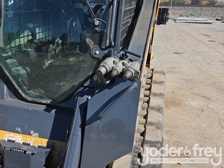 2019-deere-317g-image-17