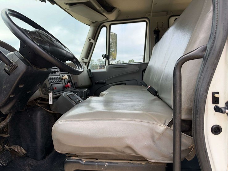 2013-international-durastar-4300-image-10