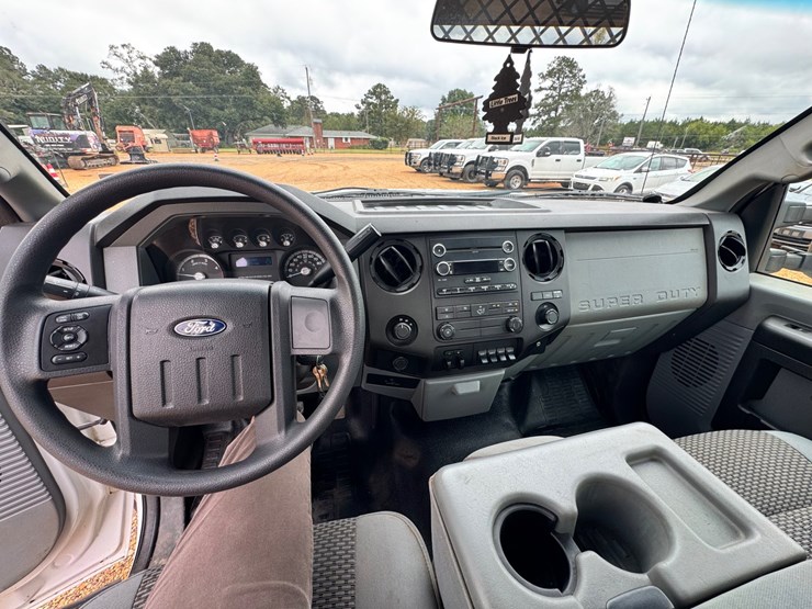 2016-ford-f550-xl-image-11