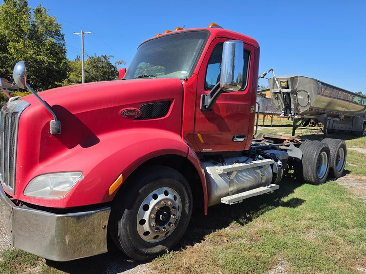 2014-peterbilt-579-image-3