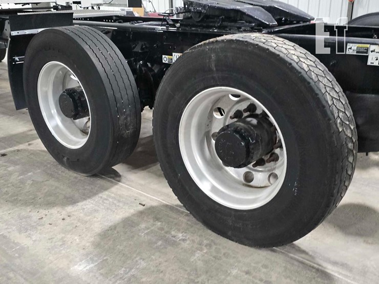 2024-peterbilt-579-image-23