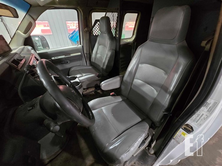 2013-ford-econoline-350-image-9