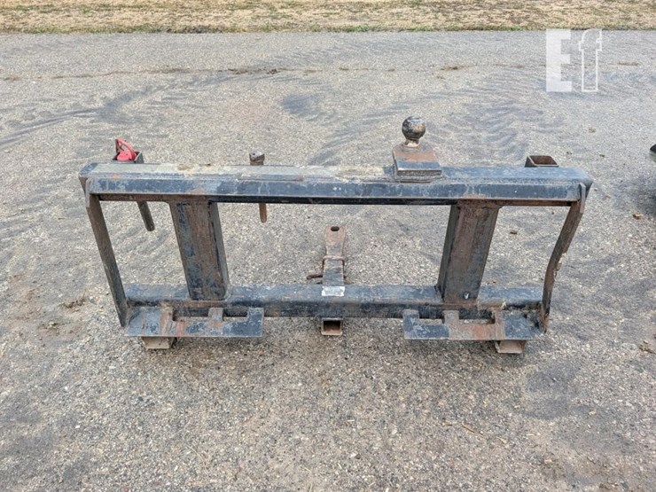 skid-steer-hitch-attachment-image-2