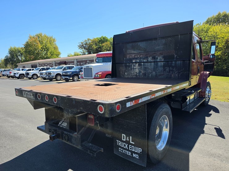 2007-freightliner-m2-106-image-80