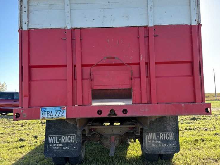 1975-single-axle-366-4+2,-box-&-hoist,-starts,-runs,-operates-as-it-should-image-17