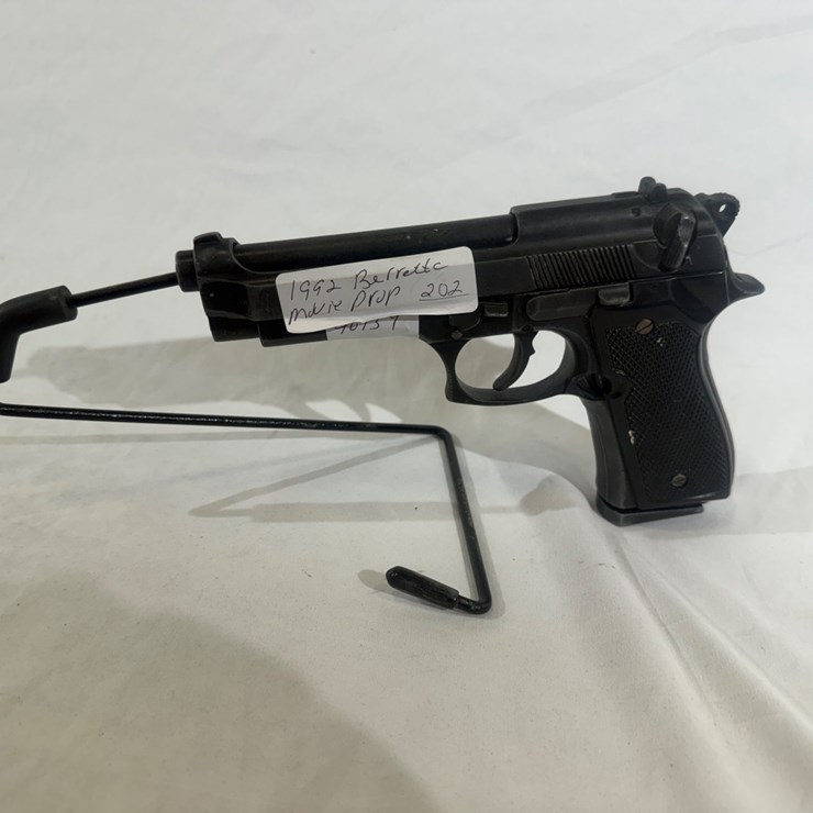 #40139 • 1992 BERRETTA MOVIE PROP PISTOL
