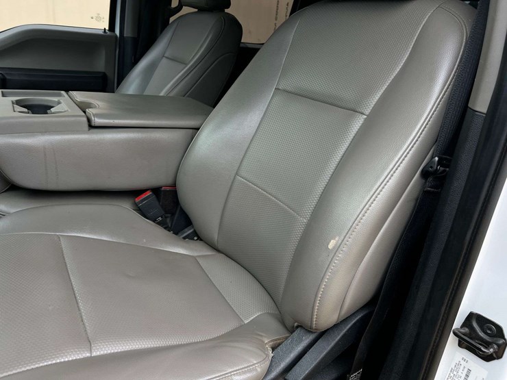 2022-ford-f350-image-21