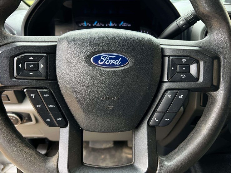 2022-ford-f350-image-17