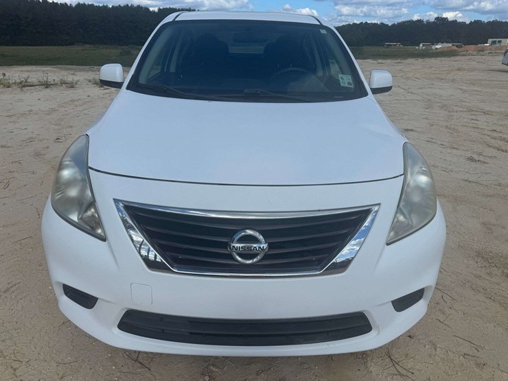 2014-nissan-versa-sv-4dr-sedan---56,707-actual-miles-image-5