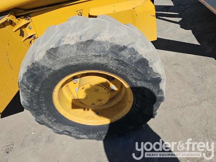 2018-deere-410l-image-11