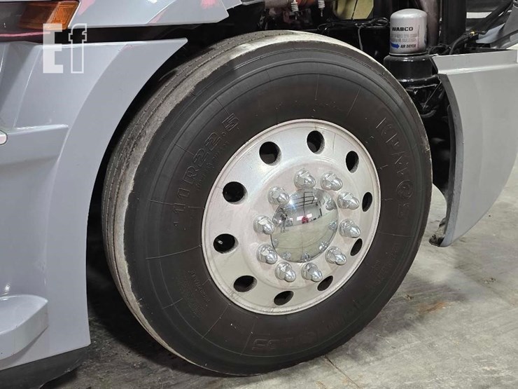 2020-freightliner-cascadia-126-image-33