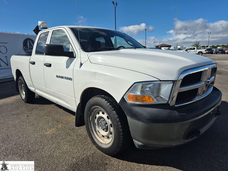 2011-dodge-1500-image-3