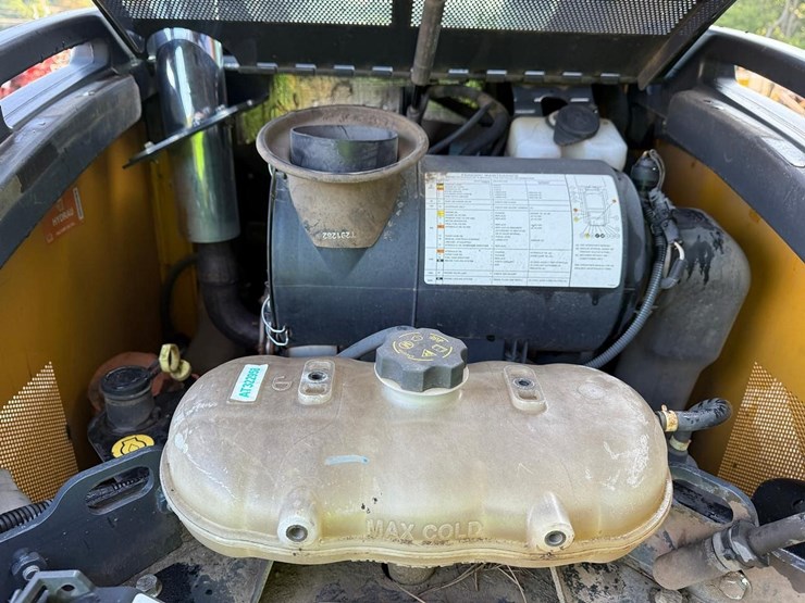 2016-deere-326e-image-13