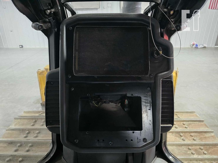 2021-caterpillar-d3-lgp-image-14