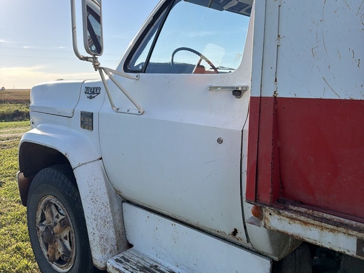 1973-tag-tandem-366-5+2,-motor-has-very-low-miles,-good-power,-roll-tarp,-truck-runs-and-operates-good-image-12
