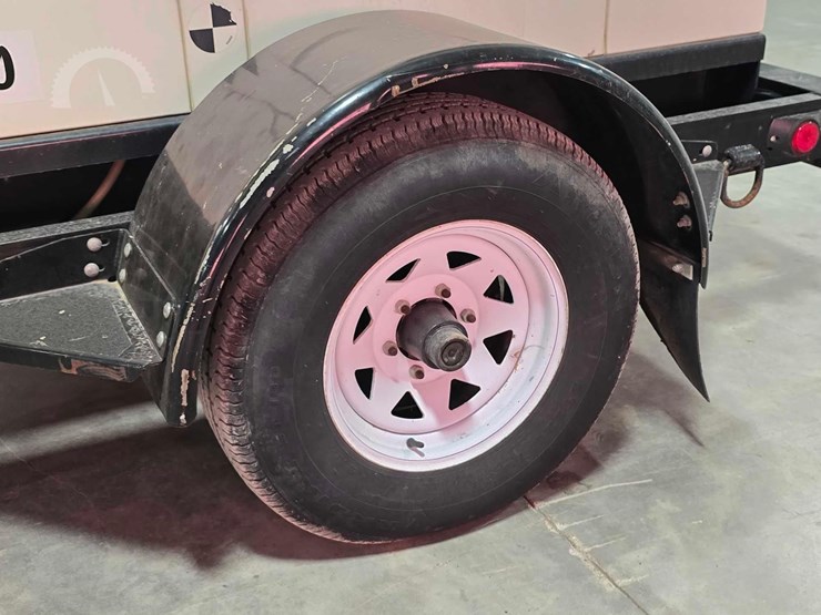 2015-caterpillar-xq30-8-image-19