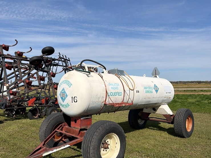 11-6-1450-gallon-nh3-tank,-16.5---22.5-tires-image-1