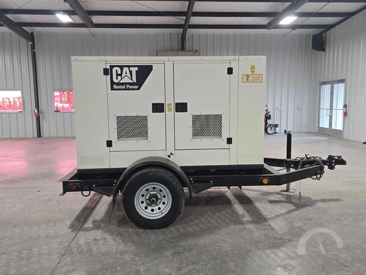 2015-caterpillar-xq30-8-image-5