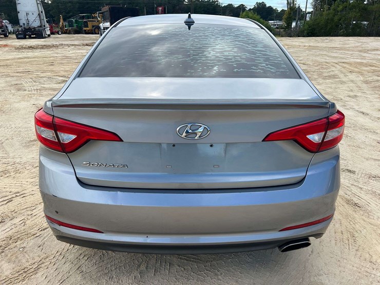 2017-hyundai-sonata-4-door-sedan-(165,391-miles)-image-6