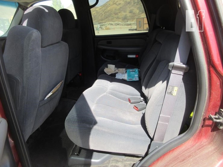 2002-chevrolet-tahoe-image-11