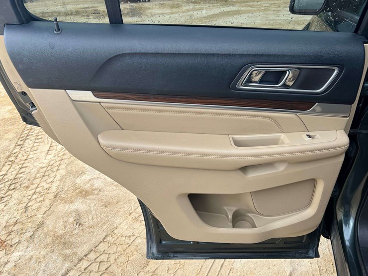 2016-ford-explorer-limited-image-14