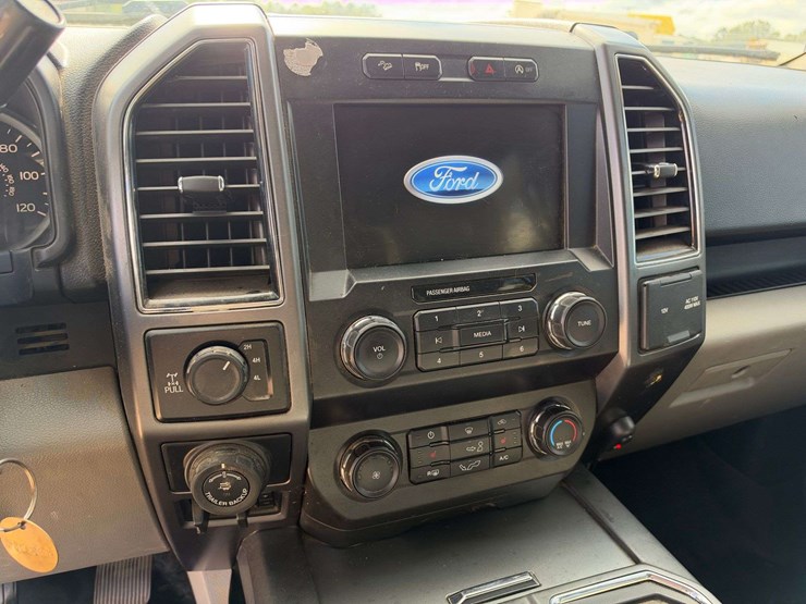 2019-ford-f150-xlt-image-13