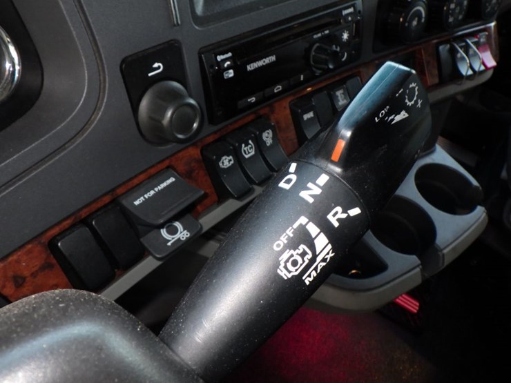 2022-kenworth-t680-image-16