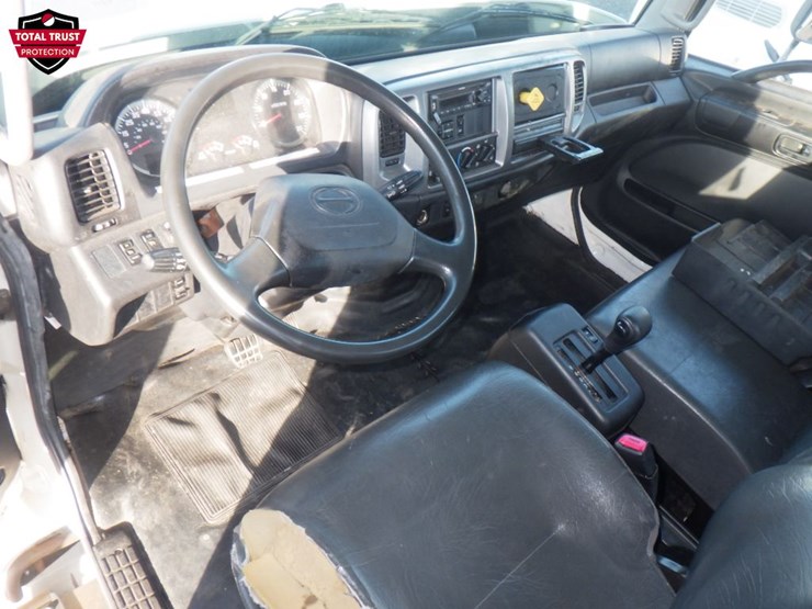 2019-hino-338-image-11