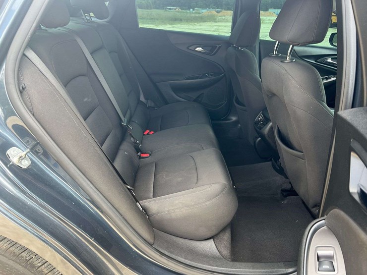2020-chevrolet-malibu-4-door-sedan-(140,570-miles)-image-16