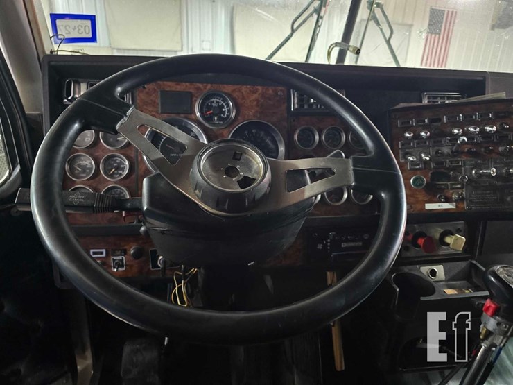 2000-kenworth-w900-image-10