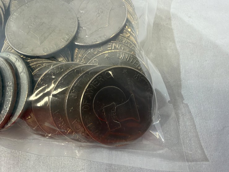 #40148-•-(50)-1970s-bicentennial-dollar-coins-image-4