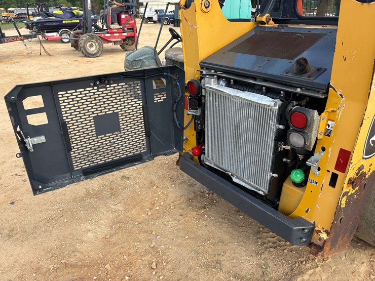 2021-john-deere-318-image-24