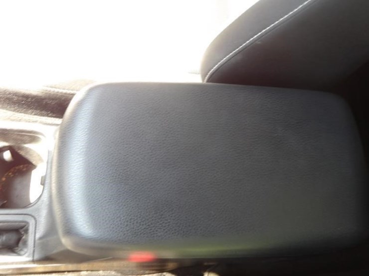 2017-toyota-rav4-xle-image-22